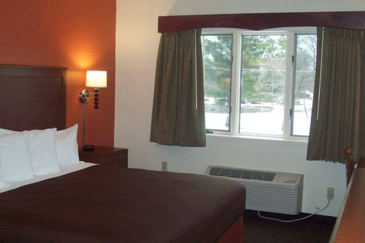 Room 4 of 53